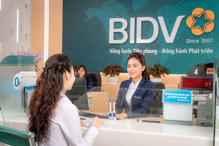 Vay thế chấp giấy tờ xe ô tô